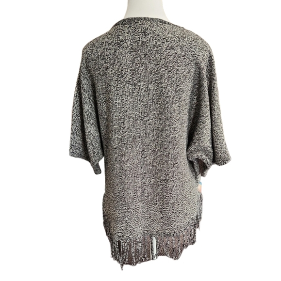 NY Collection Petite Gray&White Sweater with Fringe Short Sleeve SZ:M 24-25"PTP - Picture 3 of 6
